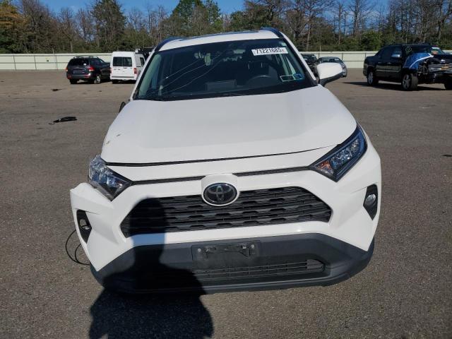 2T3P1RFV7KW003835 - 2019 TOYOTA RAV4 XLE WHITE photo 5