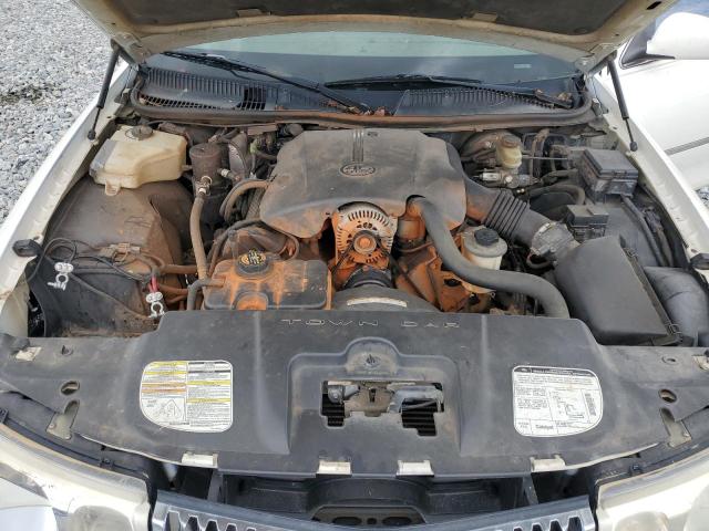 1LNHM81W9XY673756 - 1999 LINCOLN TOWN CAR EXECUTIVE WHITE photo 11