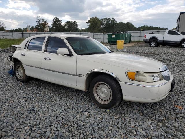 1LNHM81W9XY673756 - 1999 LINCOLN TOWN CAR EXECUTIVE WHITE photo 4