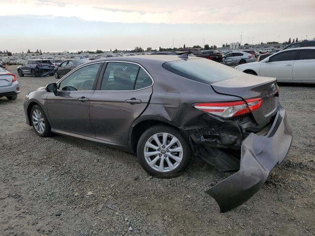 4T1C11AK6LU984229 - 2020 TOYOTA CAMRY LE GRAY photo 2