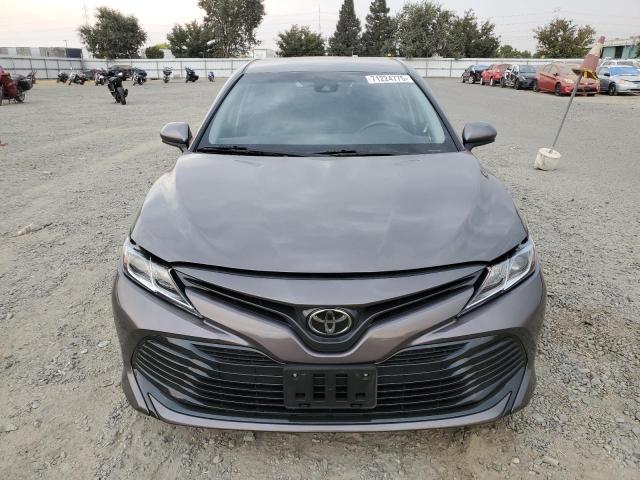 4T1C11AK6LU984229 - 2020 TOYOTA CAMRY LE GRAY photo 5