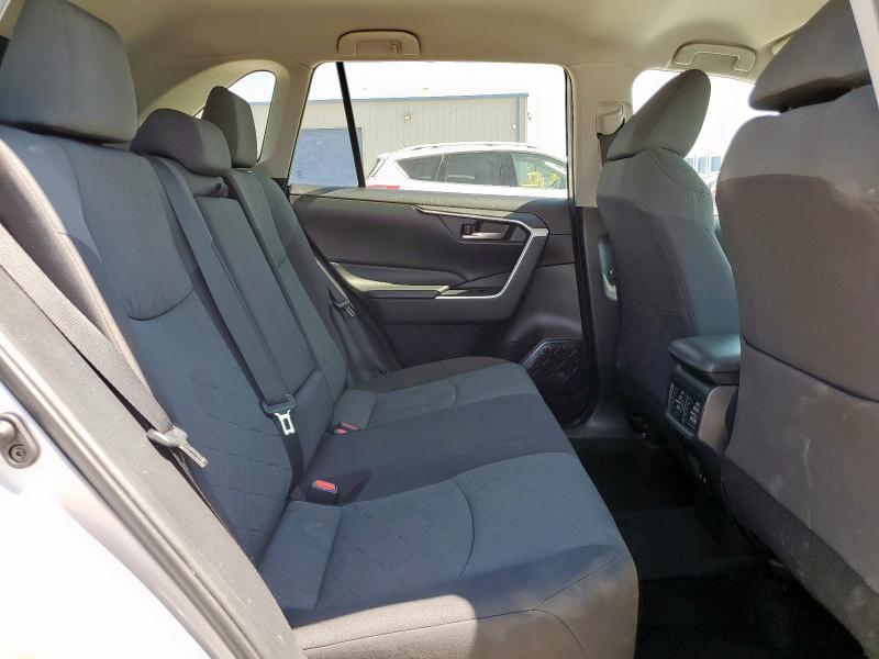 2T3W1RFV8LC058843 - 2020 TOYOTA RAV4 XLE SILVER photo 11