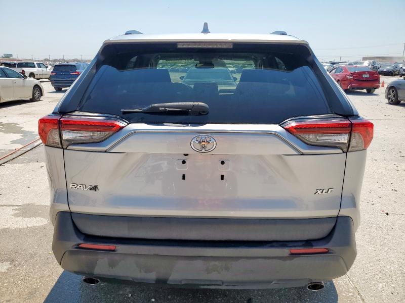 2T3W1RFV8LC058843 - 2020 TOYOTA RAV4 XLE SILVER photo 6