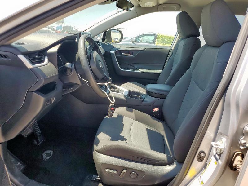 2T3W1RFV8LC058843 - 2020 TOYOTA RAV4 XLE SILVER photo 7