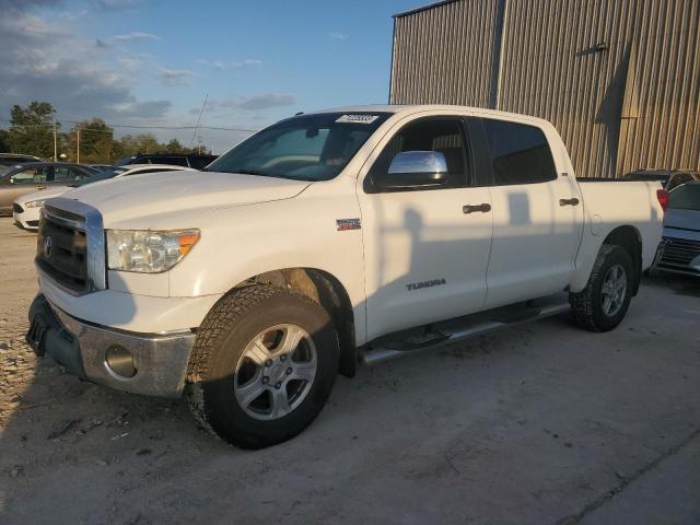 5TFDW5F17AX154016 - 2010 TOYOTA TUNDRA CREWMAX SR5 WHITE photo 1