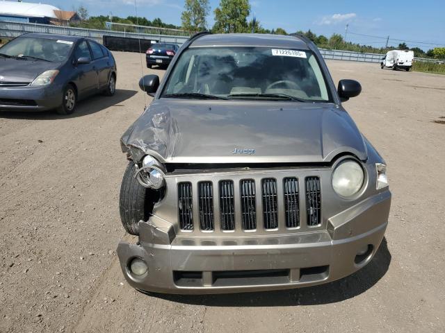 1J8FF47W17D261059 - 2007 JEEP COMPASS GOLD photo 5