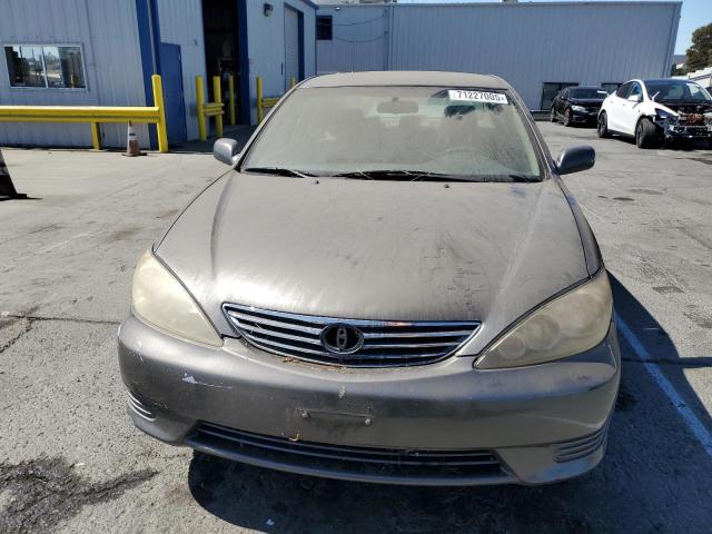 4T1BE32K45U522538 - 2005 TOYOTA CAMRY LE GRAY photo 5
