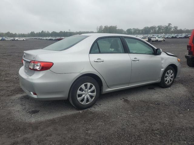 2T1BU4EE2BC674460 - 2011 TOYOTA COROLLA BASE Сріблястий фото 3