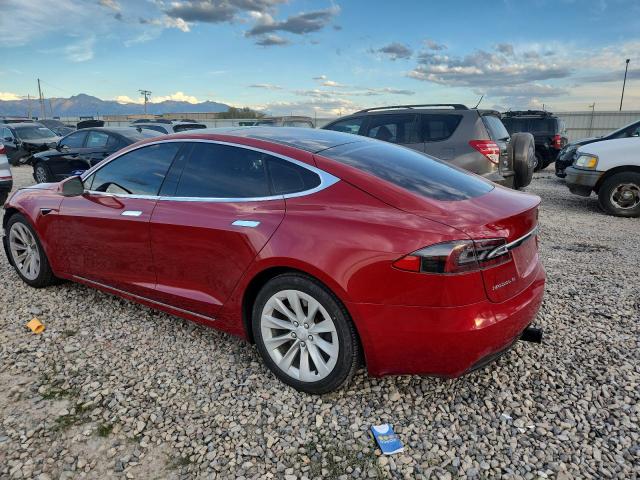 5YJSA1E13HF185557 - 2017 TESLA MODEL S Красный фото 2
