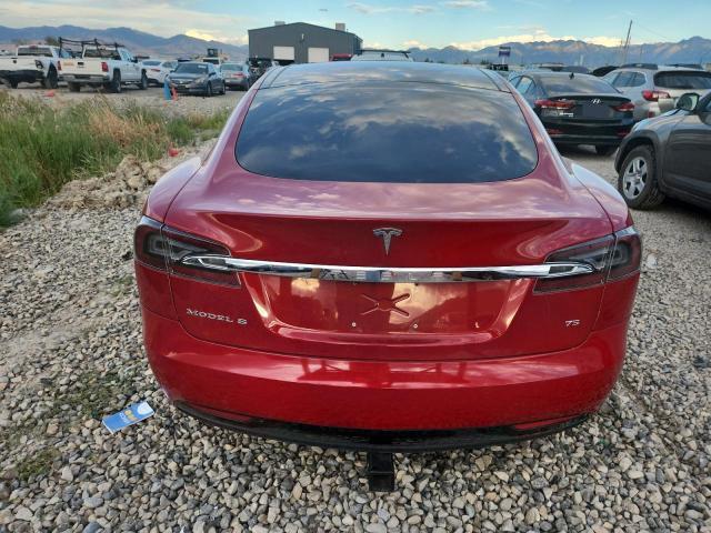 5YJSA1E13HF185557 - 2017 TESLA MODEL S Красный фото 6