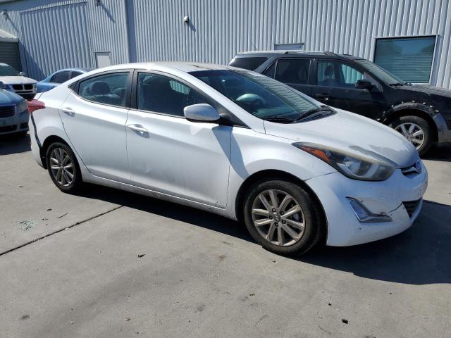 5NPDH4AE4GH741373 - 2016 HYUNDAI ELANTRA SE WHITE photo 4