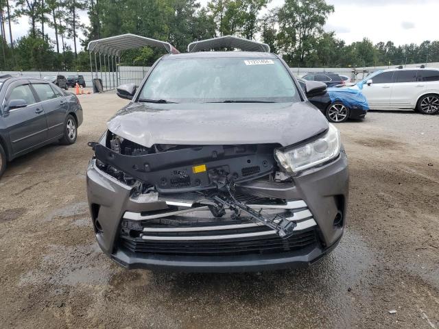 5TDZARFH7JS035994 - 2018 TOYOTA HIGHLANDER LE GRAY photo 5