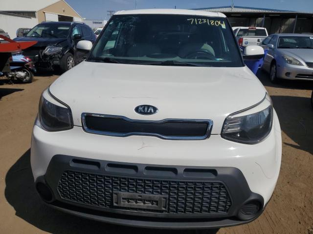 KNDJN2A2XG7264491 - 2016 KIA SOUL WHITE photo 5