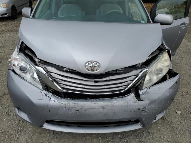 5TDKK3DC4BS011981 - 2011 TOYOTA SIENNA LE SILVER photo 12