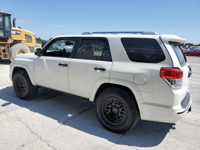JTEBU5JR2C5088771 - 2012 TOYOTA 4RUNNER SR5 WHITE photo 2