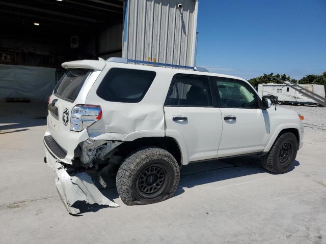 JTEBU5JR2C5088771 - 2012 TOYOTA 4RUNNER SR5 WHITE photo 3