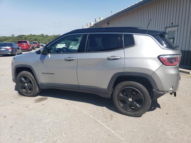 3C4NJDBB1JT144654 - 2018 JEEP COMPASS LATITUDE Gümüş foto 2