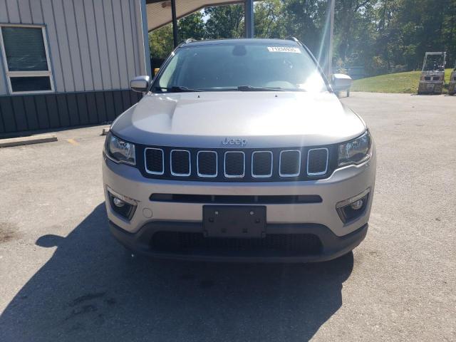 3C4NJDBB1JT144654 - 2018 JEEP COMPASS LATITUDE Gümüş foto 5