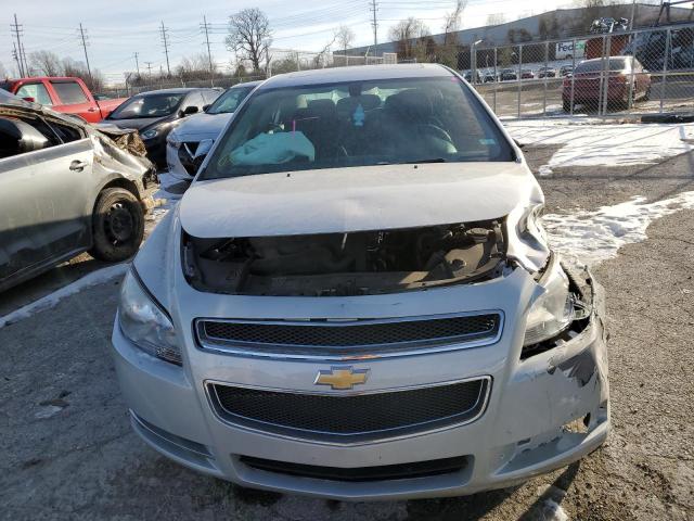 1G1ZC5E05CF130032 - 2012 CHEVROLET MALIBU 1LT ვერცხლისფერი ფოტო 5