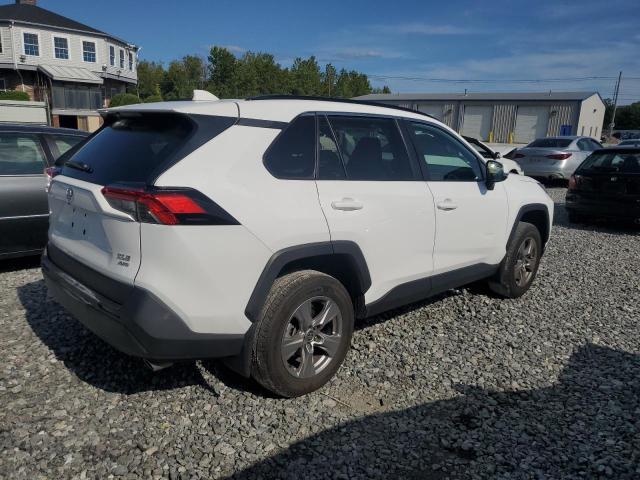 2T3P1RFV6PW338950 - 2023 TOYOTA RAV4 XLE 白色 照片 3