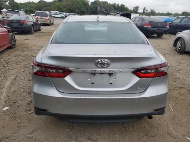 4T1C11AK7NU690700 - 2022 TOYOTA CAMRY LE SILVER photo 6