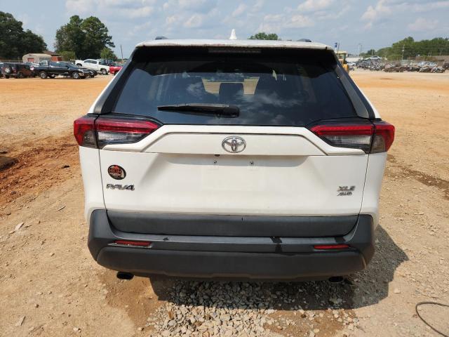 2T3P1RFV1KW055297 - 2019 TOYOTA RAV4 XLE 白色 照片 6