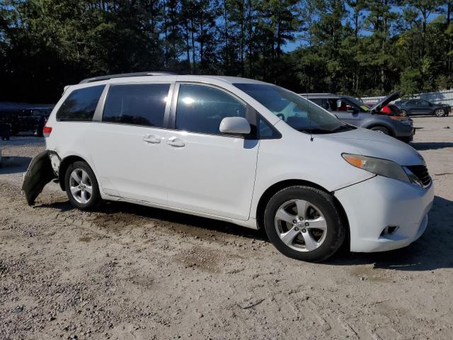 5TDKK3DC4CS252151 - 2012 TOYOTA SIENNA LE WHITE photo 4