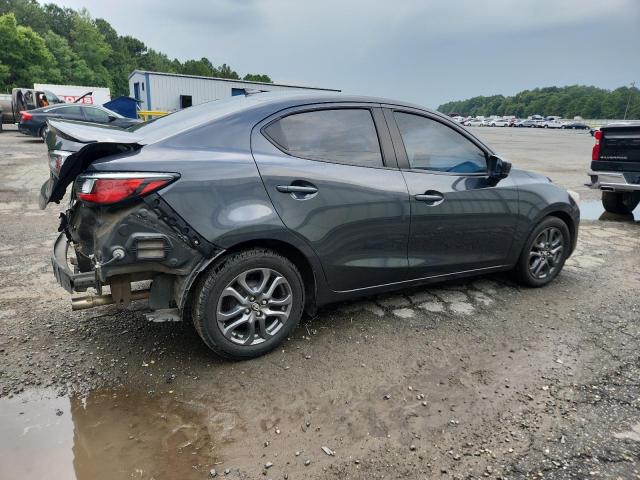 3MYDLBYV4KY502329 - 2019 TOYOTA YARIS L Szary zdjęcie 3
