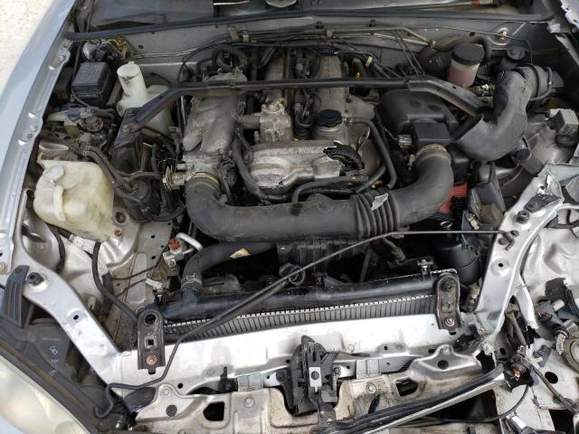 JM1NB353010202519 - 2001 MAZDA MX-5 MIATA BASE SILVER photo 11