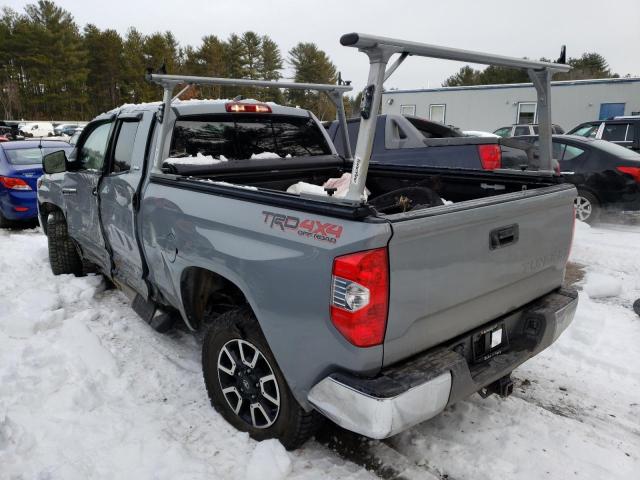 5TFUY5F19LX909566 - 2020 TOYOTA TUNDRA DOUBLE CAB SR/SR5 GRAY photo 2