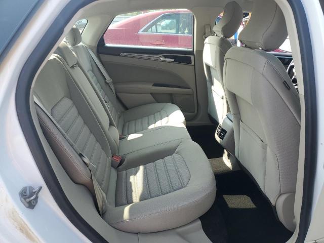 3FA6P0LU3KR185142 - 2019 FORD FUSION SE WHITE photo 10