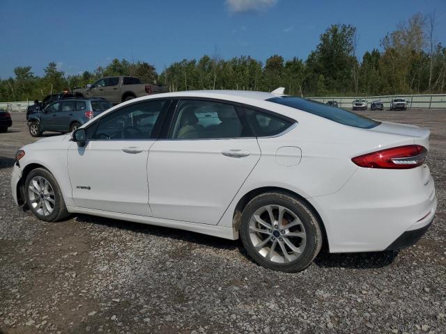 3FA6P0LU3KR185142 - 2019 FORD FUSION SE WHITE photo 2