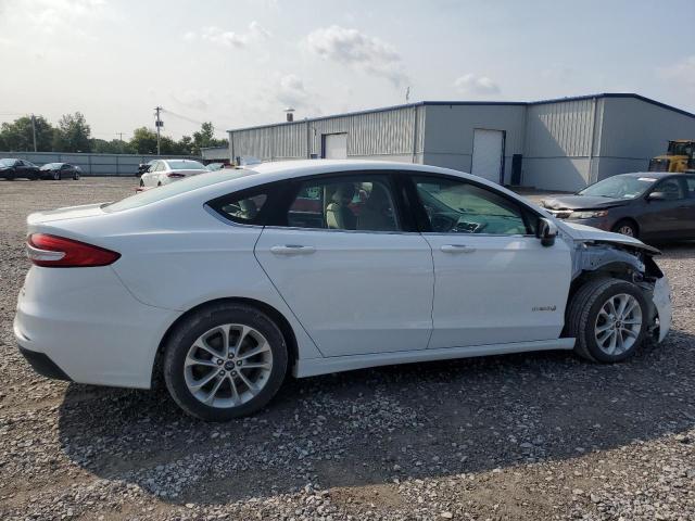 3FA6P0LU3KR185142 - 2019 FORD FUSION SE WHITE photo 3