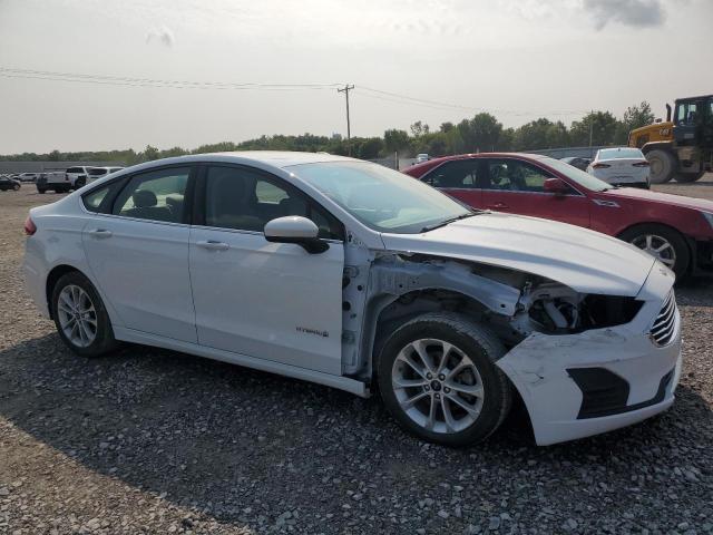 3FA6P0LU3KR185142 - 2019 FORD FUSION SE WHITE photo 4