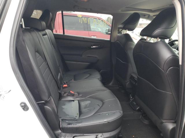 5TDGZRBH6NS196896 - 2022 TOYOTA HIGHLANDER XLE WHITE photo 11