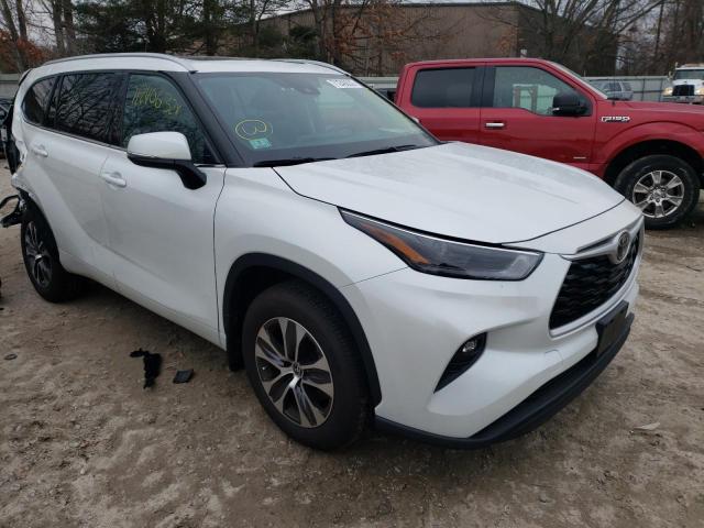 5TDGZRBH6NS196896 - 2022 TOYOTA HIGHLANDER XLE WHITE photo 4