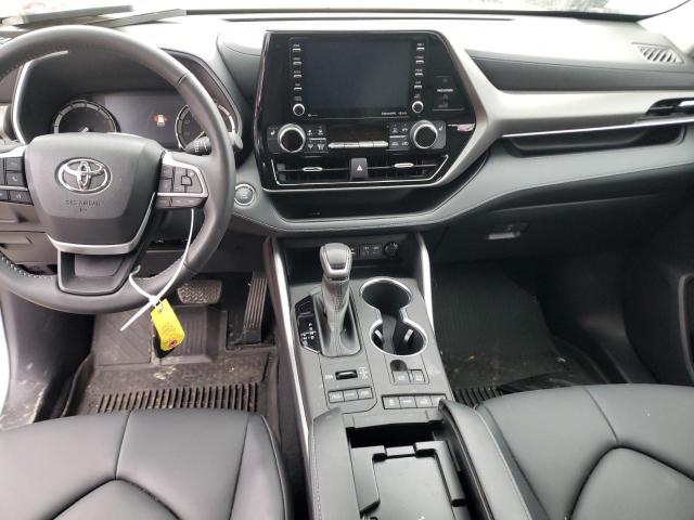 5TDGZRBH6NS196896 - 2022 TOYOTA HIGHLANDER XLE WHITE photo 8