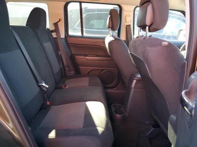 1C4NJPBB5GD537296 - 2016 JEEP PATRIOT SPORT Grün Foto 11