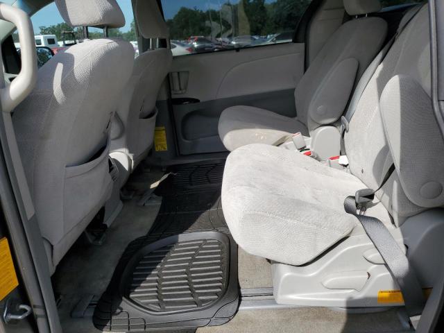 5TDKK3DC2DS318634 - 2013 TOYOTA SIENNA LE GRAY photo 11