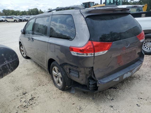 5TDKK3DC2DS318634 - 2013 TOYOTA SIENNA LE GRAY photo 2