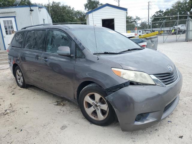 5TDKK3DC2DS318634 - 2013 TOYOTA SIENNA LE GRAY photo 4