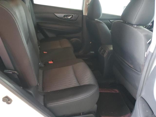 KNMAT2MT5HP605310 - 2017 NISSAN ROGUE S WHITE photo 11