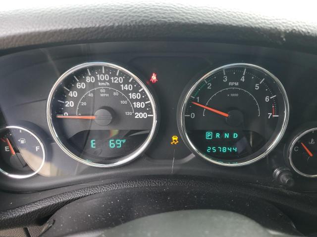 1C4AJWBG8DL604706 - 2013 JEEP WRANGLER SAHARA Grün Foto 9