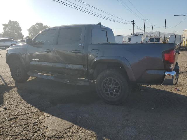 3TMAZ5CN9JM061926 - 2018 TOYOTA TACOMA DOUBLE CAB GRAY photo 2