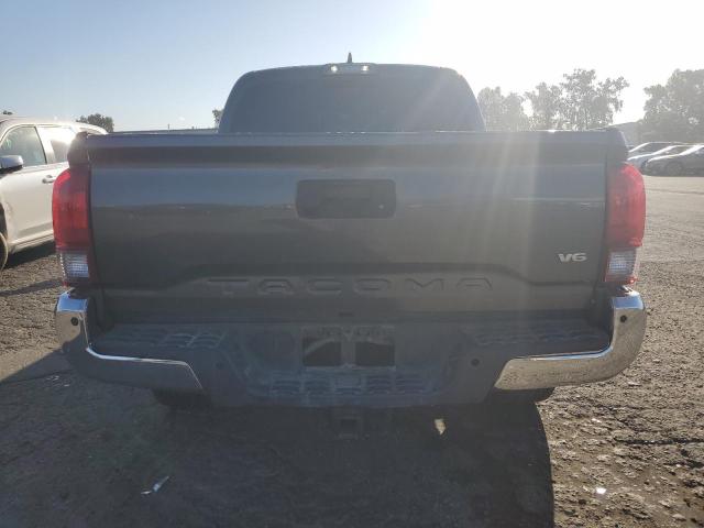 3TMAZ5CN9JM061926 - 2018 TOYOTA TACOMA DOUBLE CAB GRAY photo 6