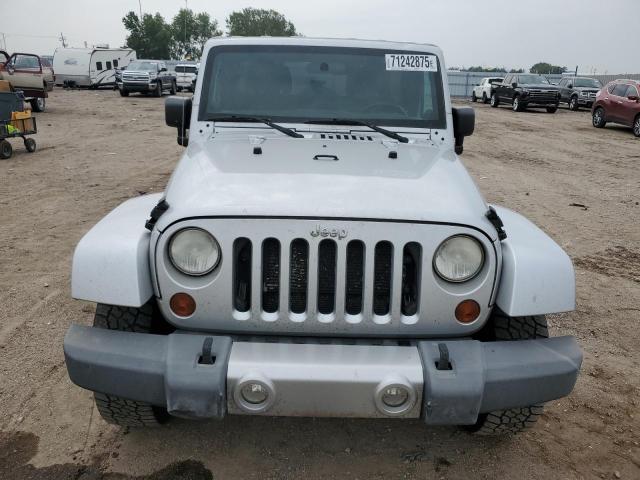 1C4HJWEG6CL179124 - 2012 JEEP WRANGLER UNLIMITED SAHARA 银色 照片 5