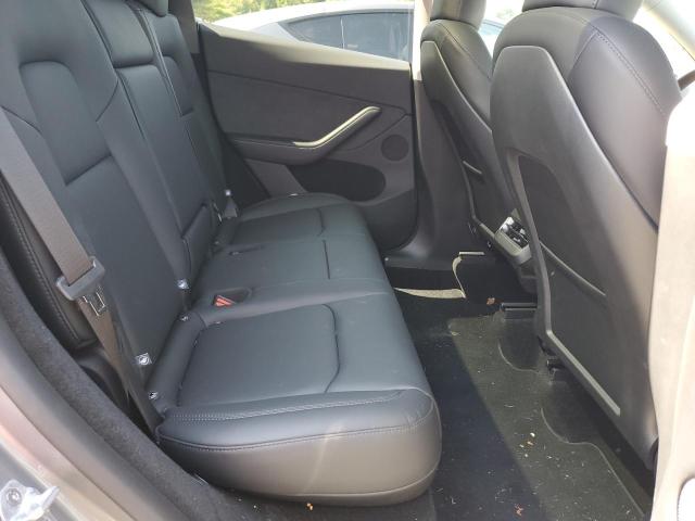 7SAYGDEE1RA328570 - 2024 TESLA MODEL Y Silber Foto 10