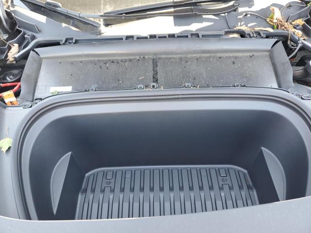 7SAYGDEE1RA328570 - 2024 TESLA MODEL Y Silber Foto 11