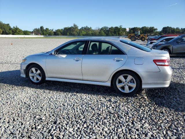 4T1BF3EK3BU188555 - 2011 TOYOTA CAMRY BASE SILVER photo 2