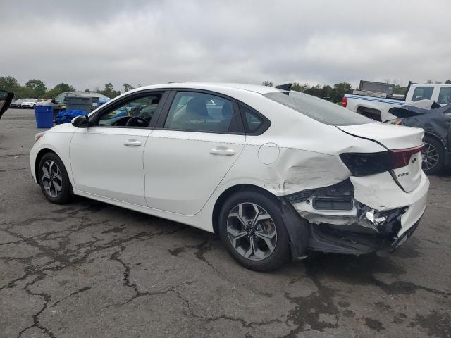 3KPF24AD5KE117290 - 2019 KIA FORTE FE WHITE photo 2